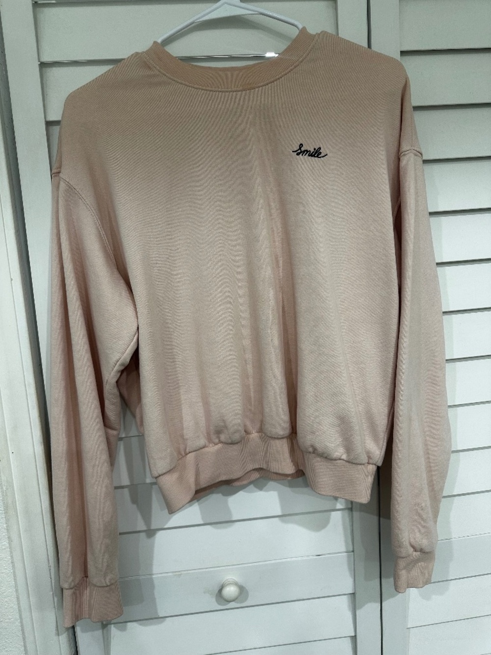 H&M DIVIDED PALE PINK "SMILE" HAPPY MODAL SWEATSHIRT